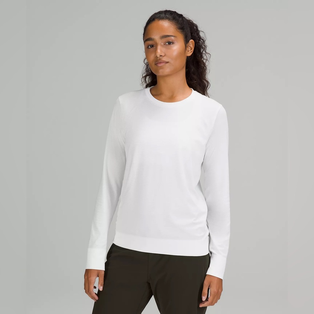 TWO 2️⃣ Lululemon Swiftly Relaxed Long-Sleeve Shirts
Hip Length
